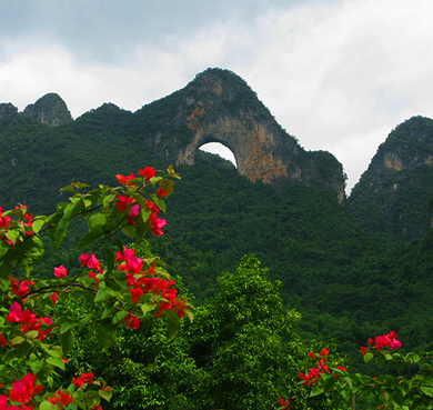 桂林市-阳朔县-月亮山风景区