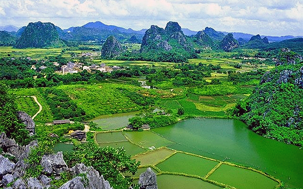 阳江市-阳春市-潭水镇-凤凰朝阳（潭水喀斯特峰林）风景区