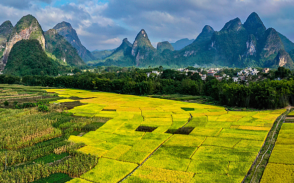 肇庆市-封开县-莲都镇-封开国家地质公园·莲都画廊（封开砂页岩峰林）风景旅游区