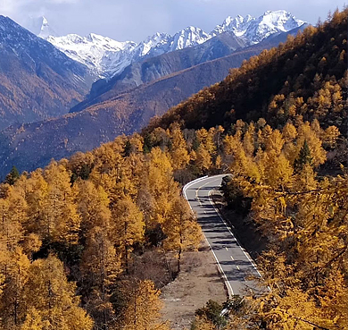 甘孜州-稻城县-香格里拉镇-俄初山（5146米）风景区